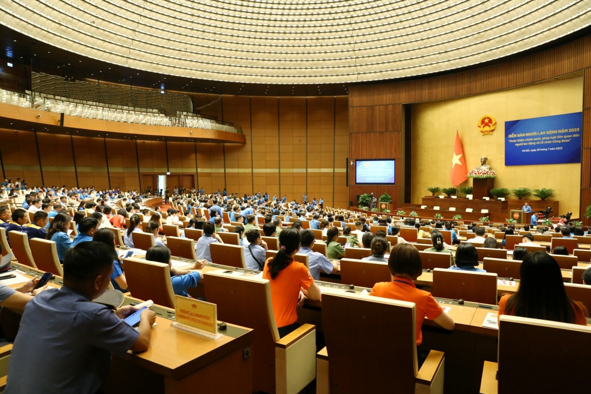 “Cuộc tiếp xúc cử tri đặc biệt” ngay tại Hội trường Diên Hồng